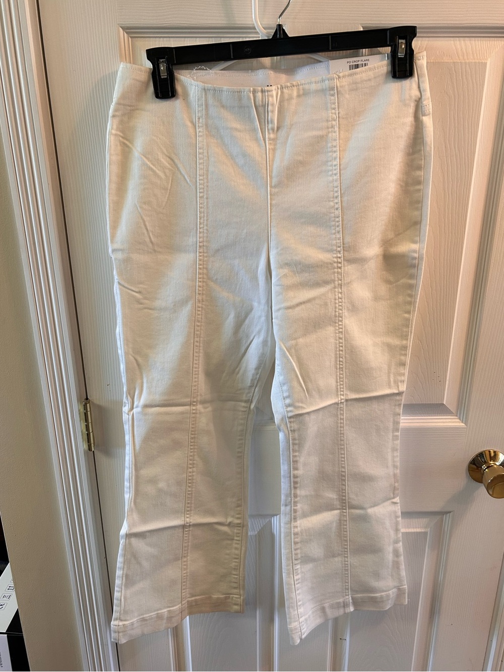 INC International Concepts white Seam-Front Pull-On Capris